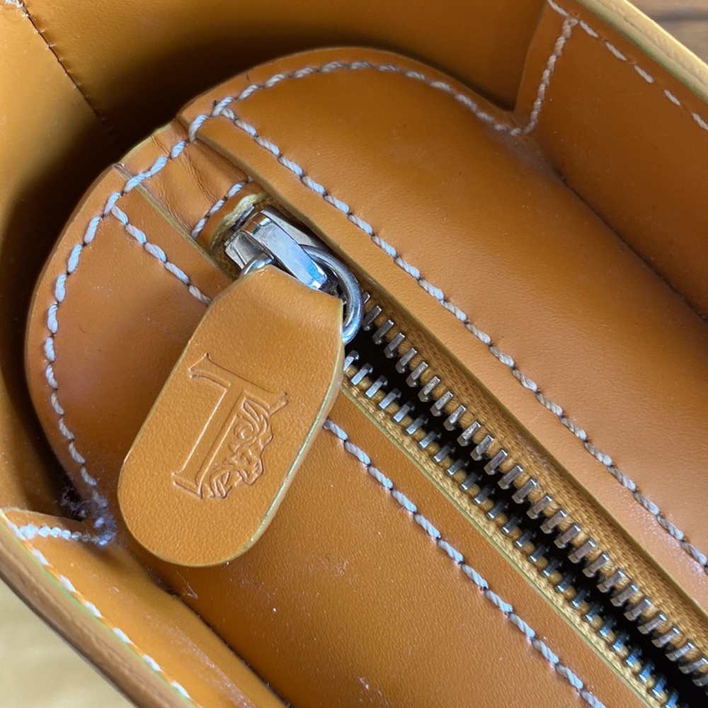J.P.Tod’s beautiful camel color or light caramel brown bag. Like new. IYKYK - Picture 3 of 4